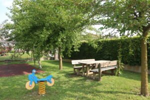 Area di sosta di Castelnuovo Bozzente - tavolo